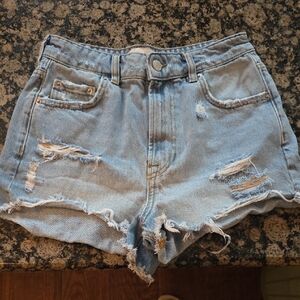 ZARA Distressed Denim Women Shorts, SZ 4, Like New. High Waist, SHORT SHORTS